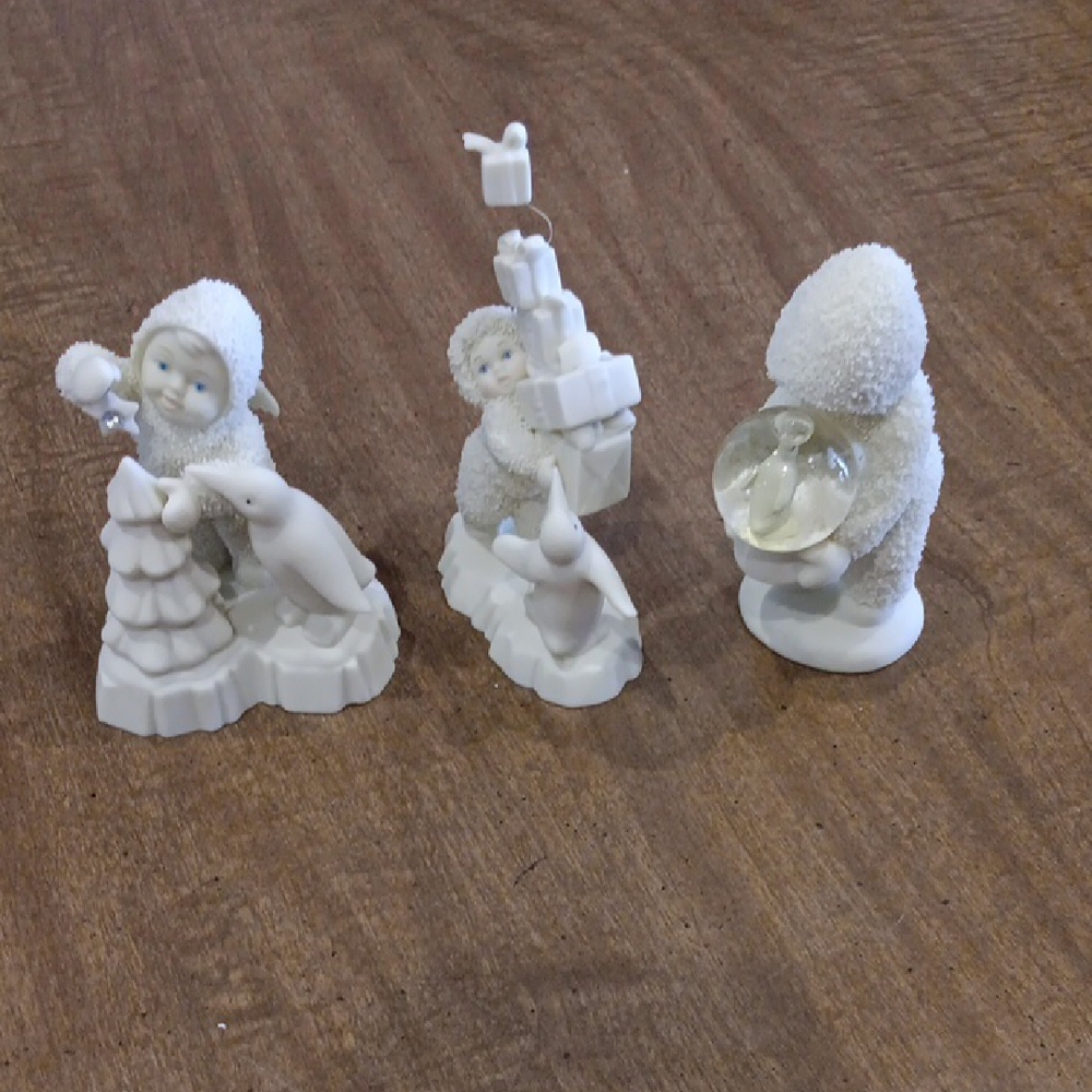 Snowy Figurine Set - White
